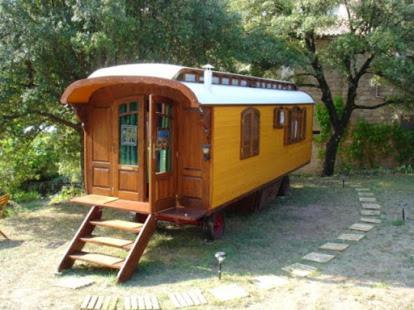 Отель Idyllic Roulotte Les Assions Экстерьер фото